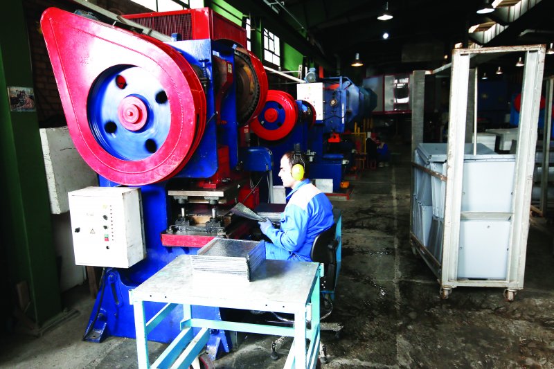 نظام مالیاتی غلط، گردن صنعت را زده ‌است  -روزنامه صمت 1400/04/16