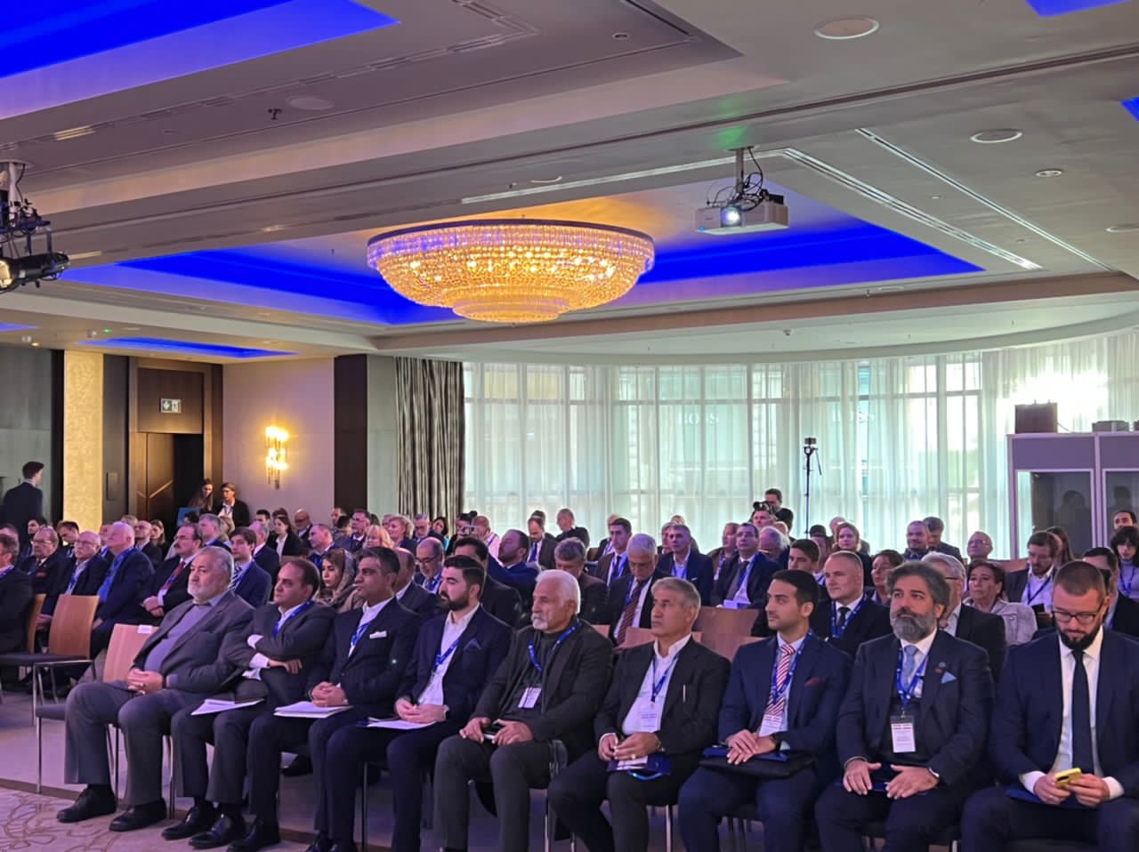 برگزاری دومین جلسه با فعالان مجار در بوداپست - 26 آبان 1401