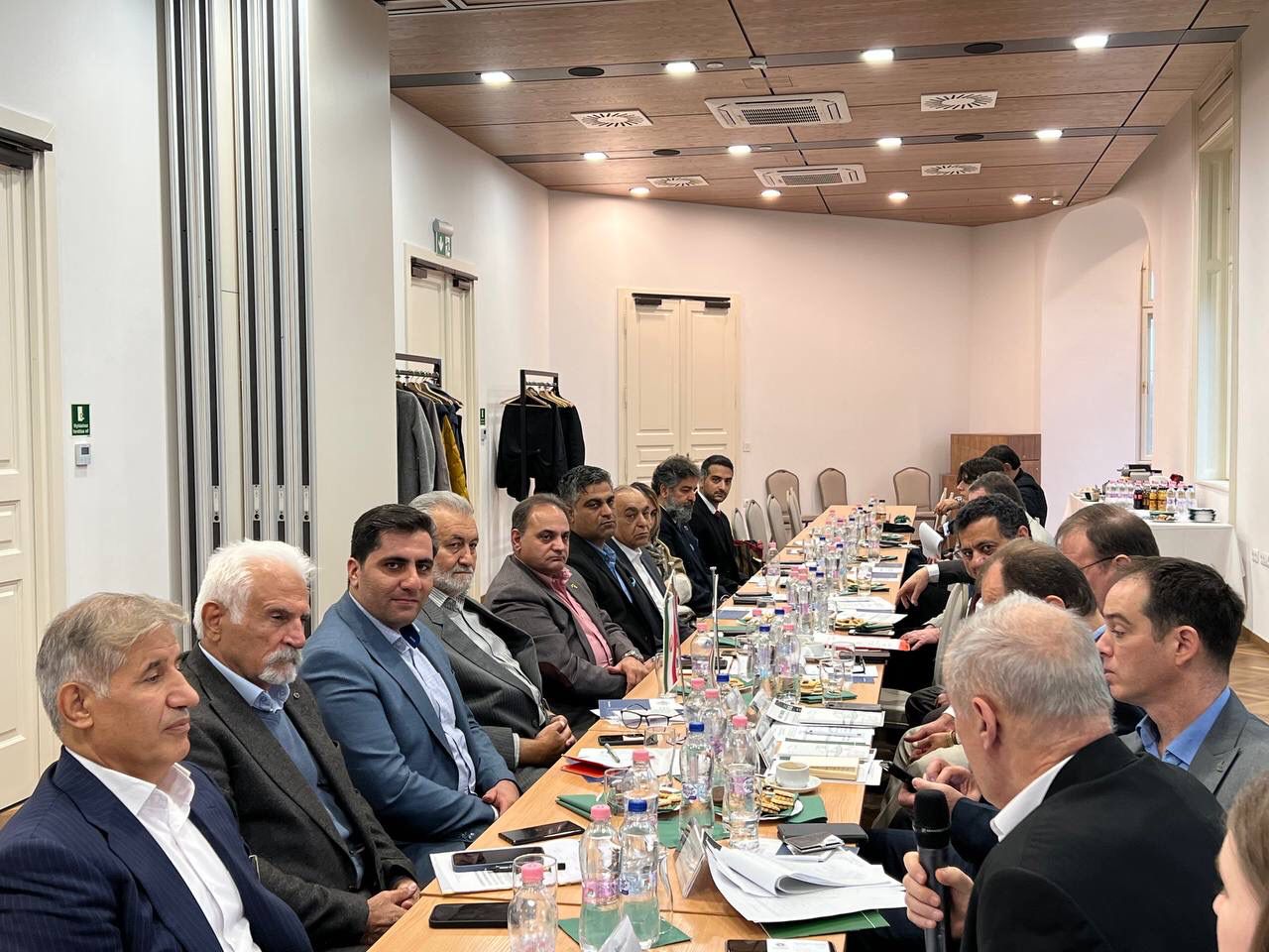 برگزاری اولین جلسه هیأت تجاری خانه صنعت، معدن و تجارت ایران با همراهی اتاق بازرگانی بوداپست - 25 آبان 1401