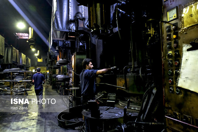 کمبود کارگر متخصص در شهرک‌ها/ لزوم ارتقای مهارت - ایسنا  1402/02/09